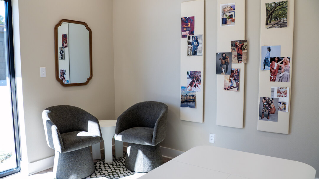 park 64 available office space with desk and seating